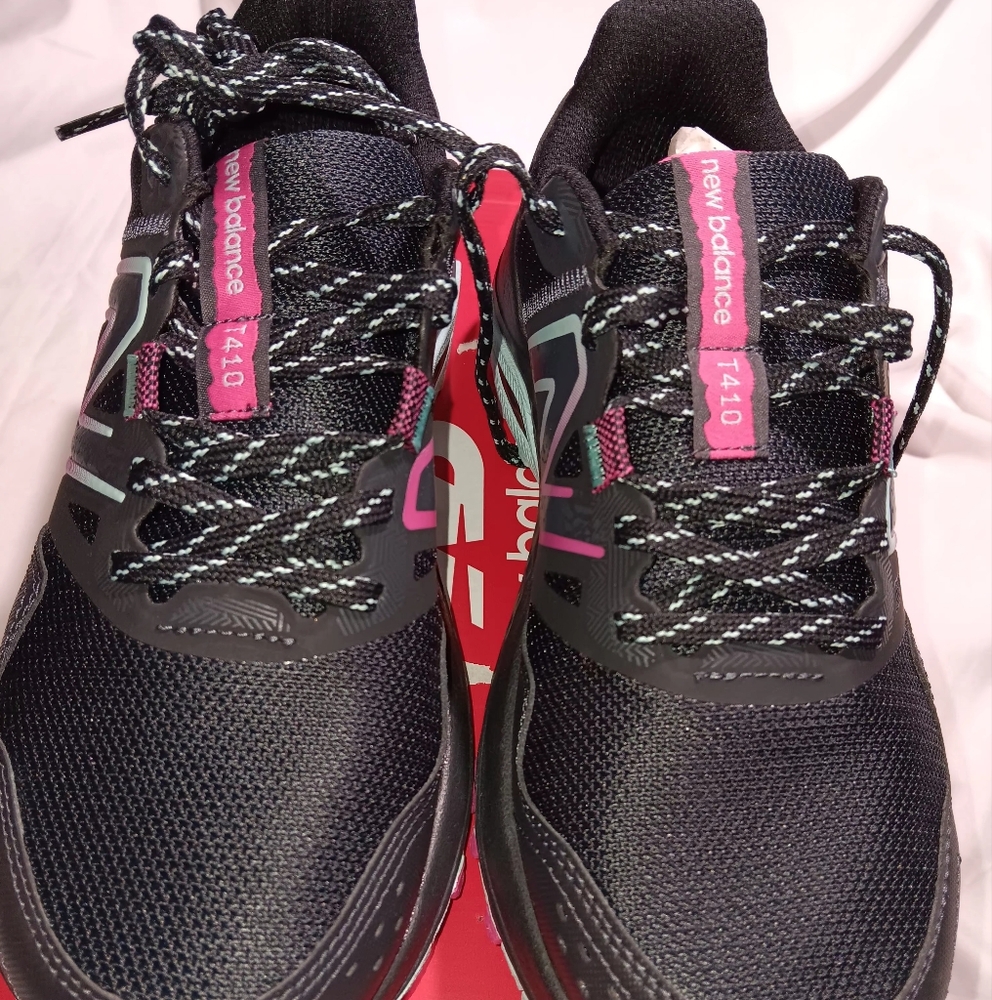 Womens new balance size 8  trail running black blue wt410lc8 - Picture 2 of 9